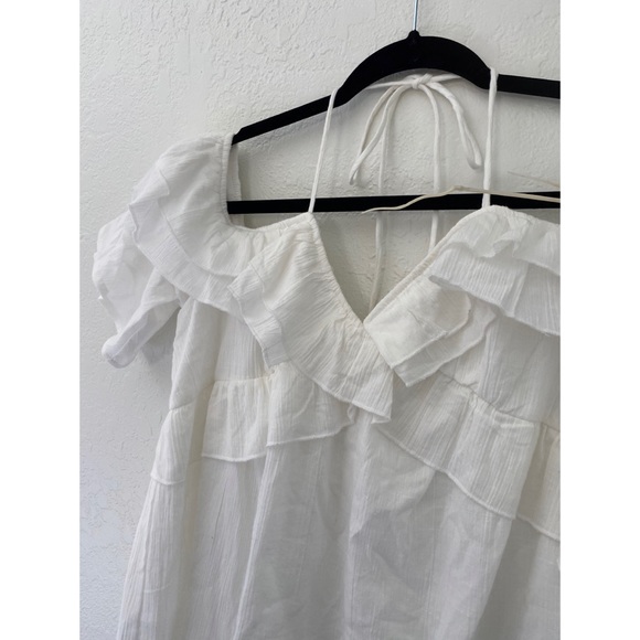 Adorable off the shoulders ruffled halter - Picture 4 of 8